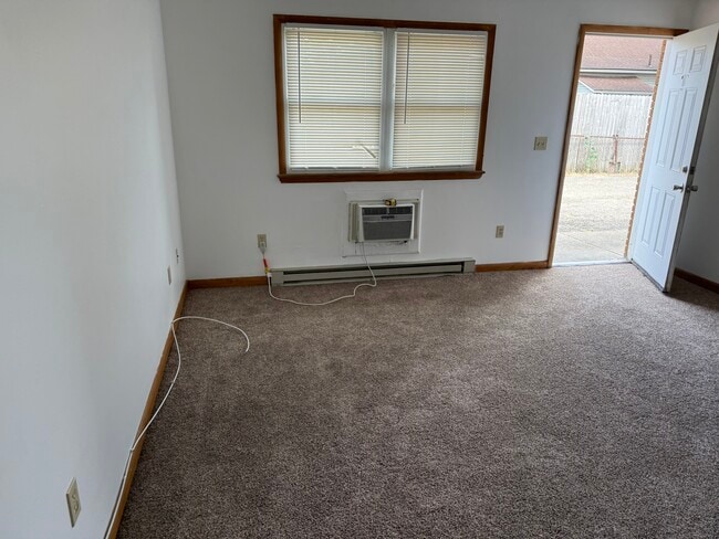 Sala de estar - 93 Burt Ave Unidad 93 Burt Avenue Apt B