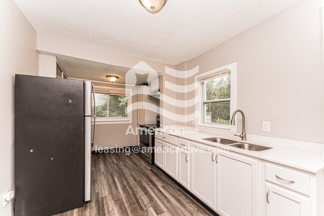 Photo - 460 Evers Ave