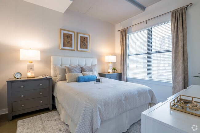 1 habitación, 1 baño - 732 pies cuadrados - Dormitorio - The Julian at Fair Lakes