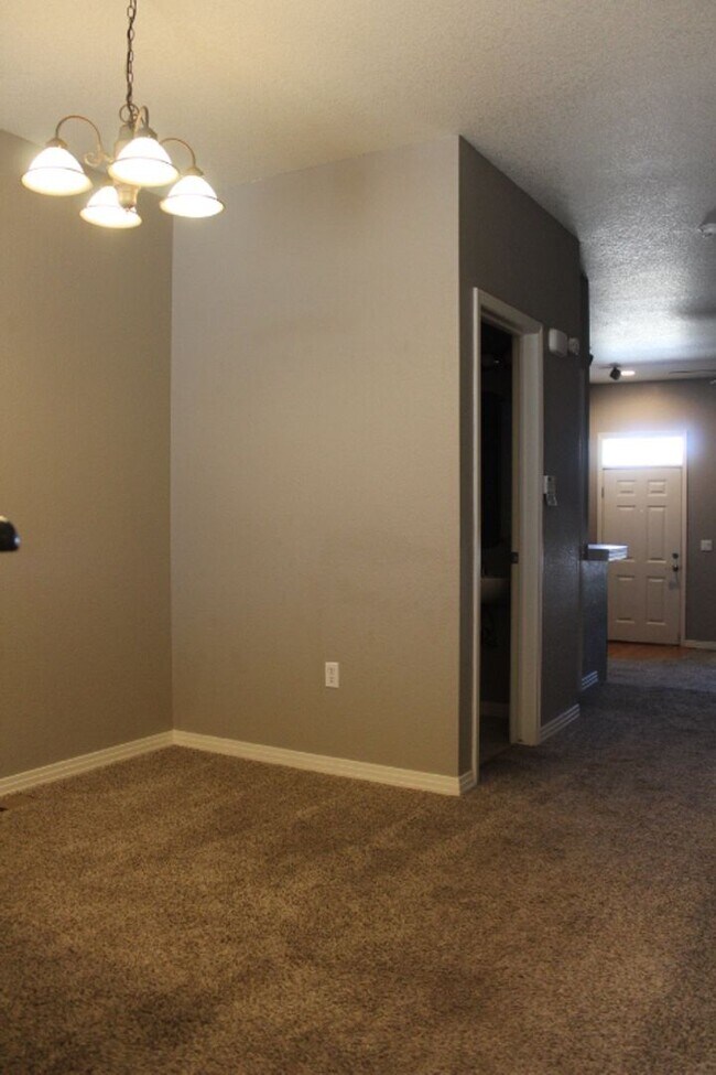 Photo - Stonegate Townhouse w/ 3 br/3 1/2 baths!!