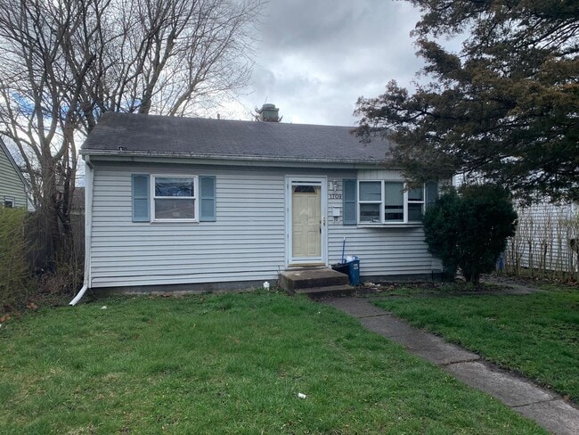 Building Photo - 1709 S Warren St Rental
