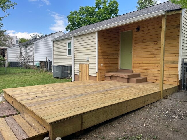 Photo - 5901 Carl Pl