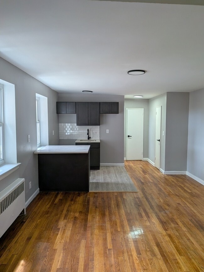 Building Photo - 1280 Clinton Ave Unit 5C