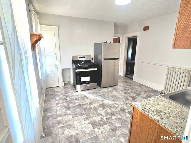 Photo - 181 Bond St Unit 2