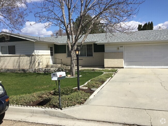 Building Photo - Super Cute..1607 sq. ft 3 Bedroom, 2.5 bat... Rental