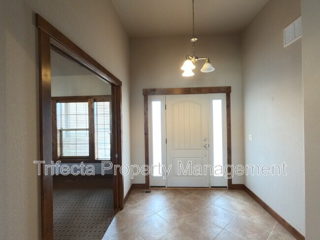 Photo - 1032 Hessen Dr