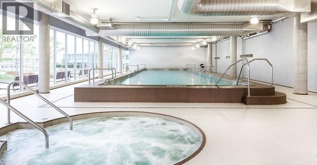 Photo - 5511 Hollybridge Way Unité 6F