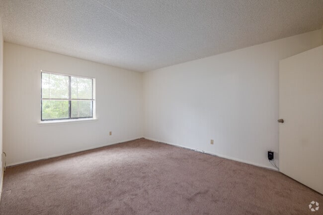 2BD, 1BA - 845SF