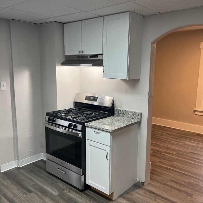 Photo - 1919 Widmer Ct NE