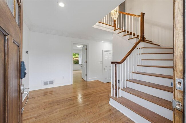 Photo - 1809 Shelburne Ridge