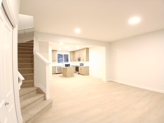 Photo - 3347-3169 169 St. SW