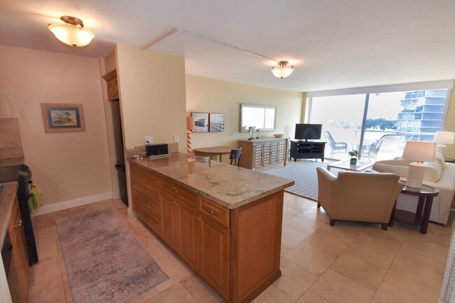 Building Photo - 1830 Avenida Del Mundo Unit Vacation Rental