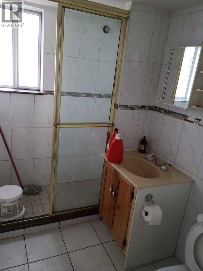 Photo - 38XX Windermere St