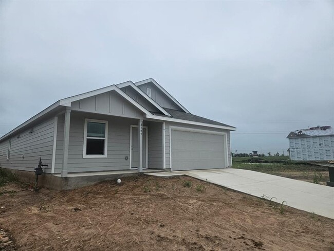 Building Photo - 2329 Silvercloud Dr