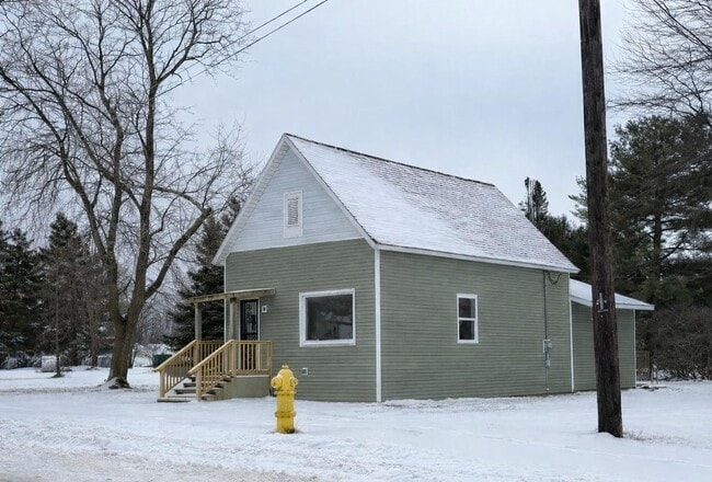 Building Photo - 235 Main St