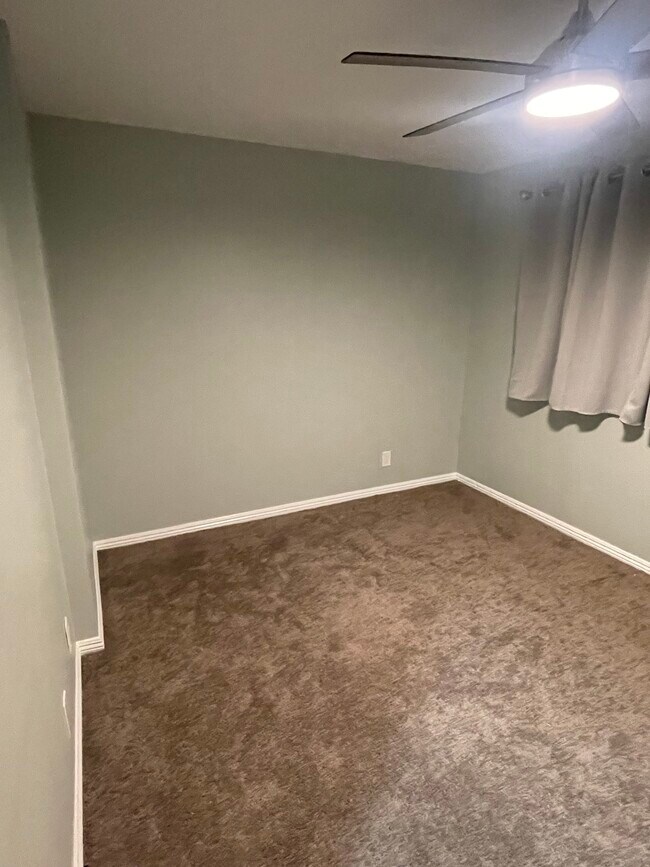 Photo - 810 W Lambert Rd