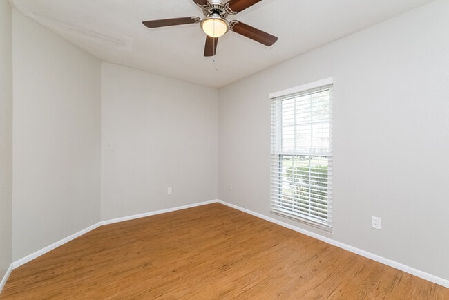 Photo - 3407 Groveview Dr