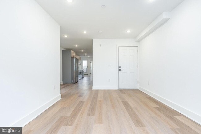 Photo - 2252 N Front St