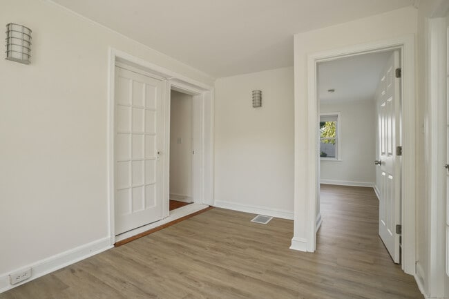 Photo - 221 Hunyadi Ave