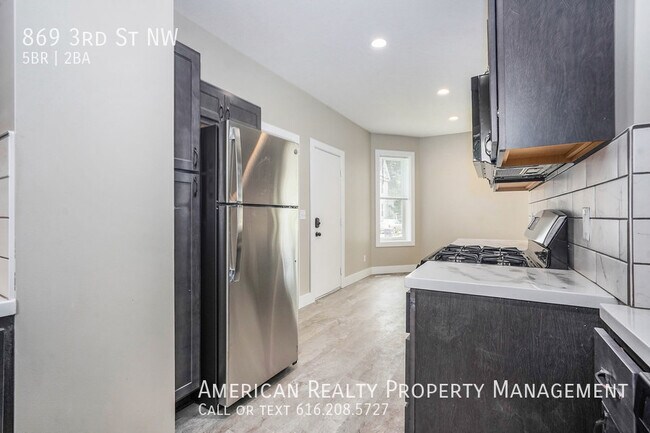 Photo - 869 3rd St NW