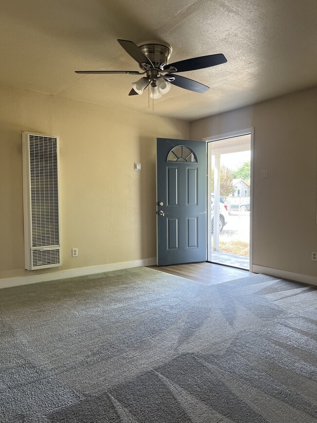 5553 Feather River Blvd Unidad 5553Feather River Blvd. #A