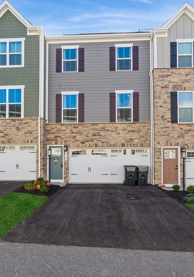 Photo - 6702 Sycamore Way