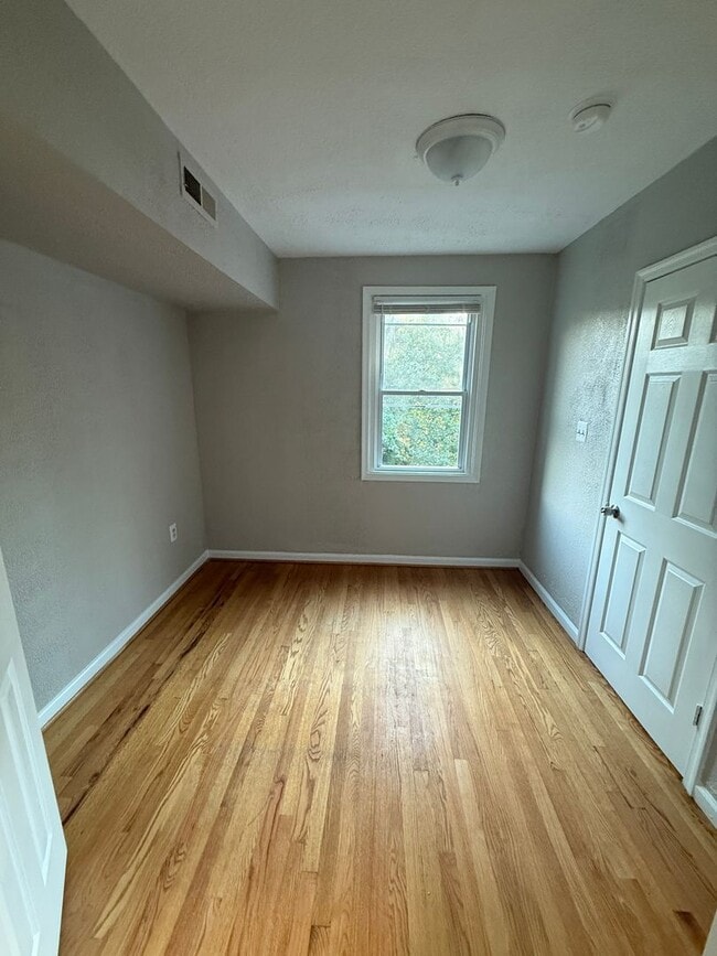 Photo - 451 Burbank St SE Unit 4