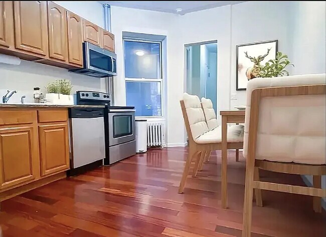 Photo - 129 W 56th St Unidad 5R