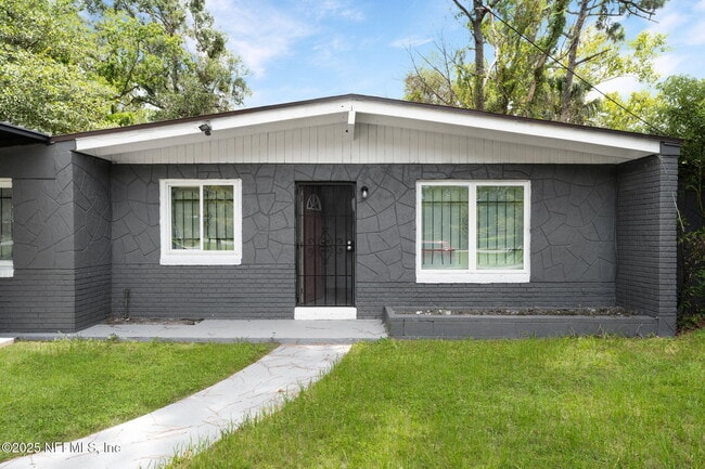 Photo - 9155 Sibbald Rd