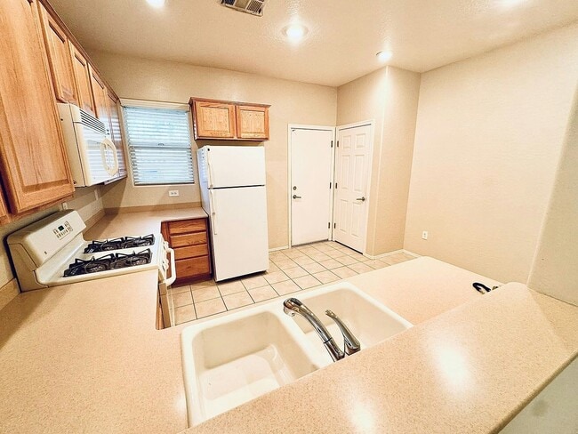 Photo - 2529 Nashira St