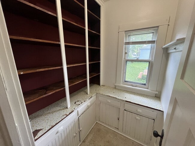 Photo - 5 Bed / 2 Bath House Located Downtown Madi...