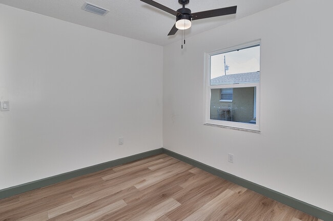 Photo - 510 91st Ave N