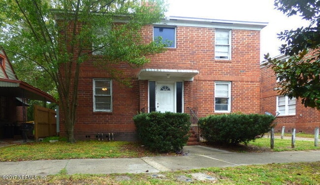 Photo - 2575 Myra St Casa