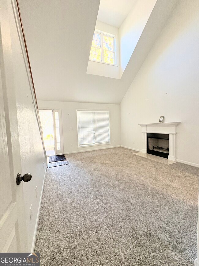 Photo - 6475 White Walnut Way