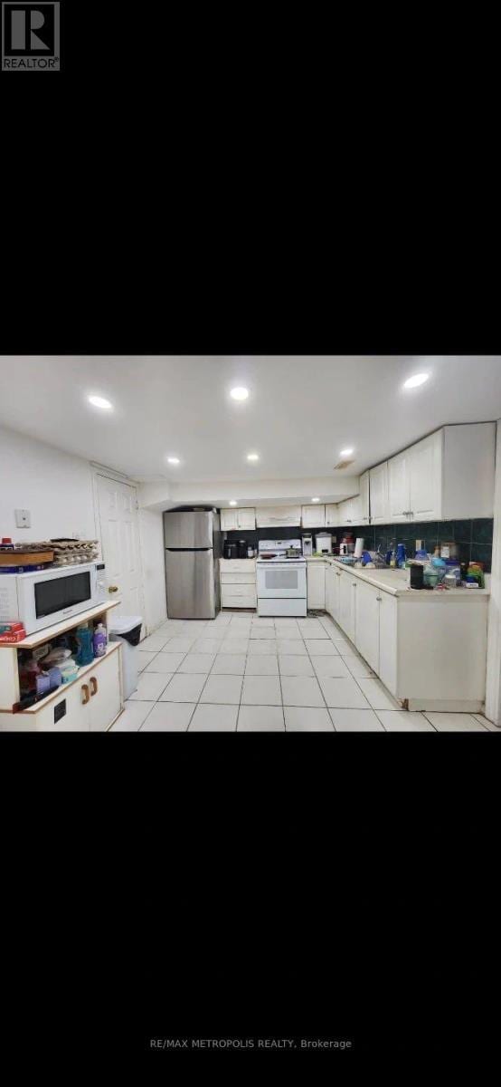 Photo - 3244 Lawrence Ave E