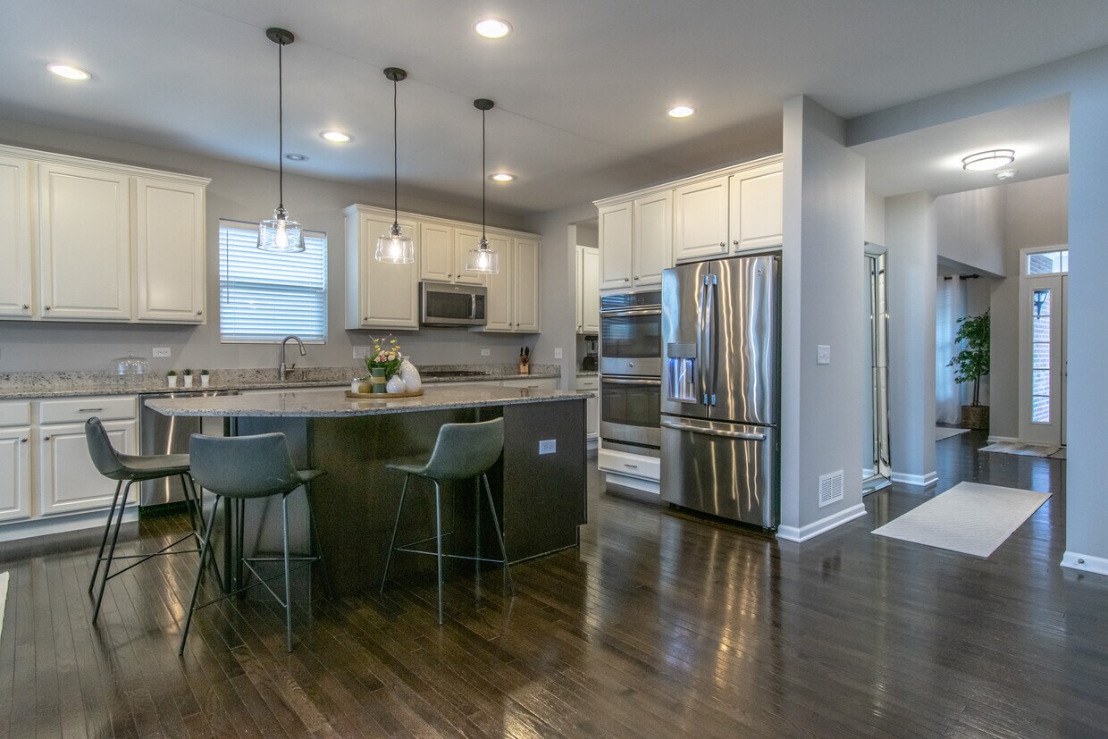 Photo - 367 Bloomfield Cir E (Oswego, IL)