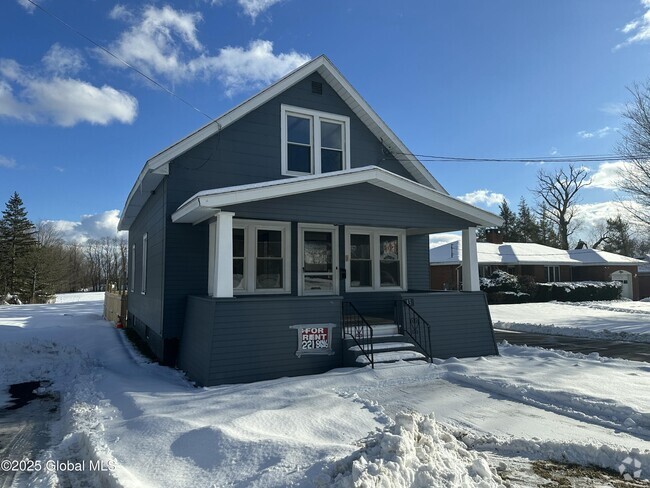 Building Photo - 43 Russell Rd Rental