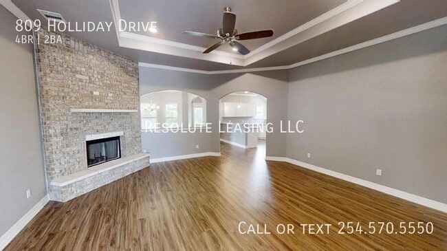 Photo - 809 Holliday Dr