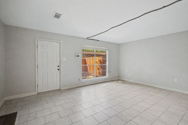 Photo - 413 W Semands Ave