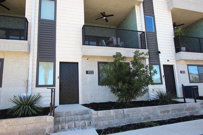 Photo - 203 Paschal St Unidad 102 Rental