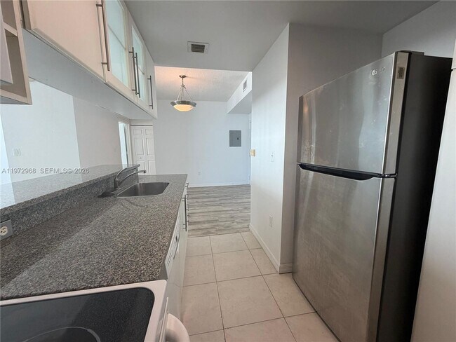 Photo - 275 NE 18th St Unidad 2009