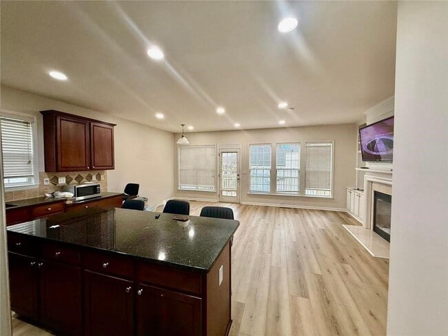 Photo - 830 Pimlicon Pl