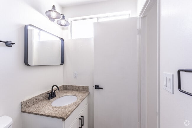 2BR, 2BA - 1,038-1,187SF - Primary Bathroom