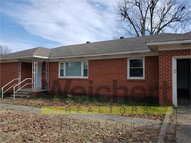 Building Photo - Brick Home