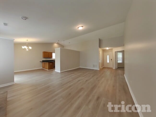 903 Moonlight Ct