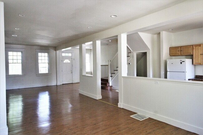 Photo - 302 E University Pkwy