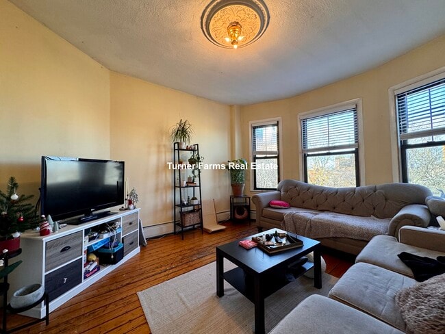 Photo - 1516 Tremont St