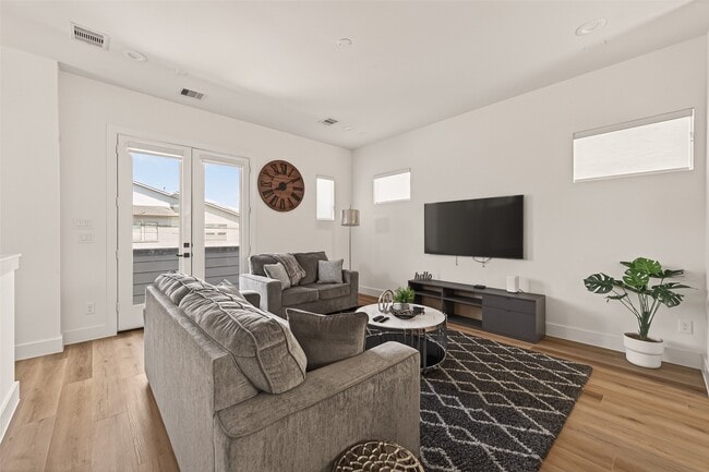 Photo - 3402 Luca St