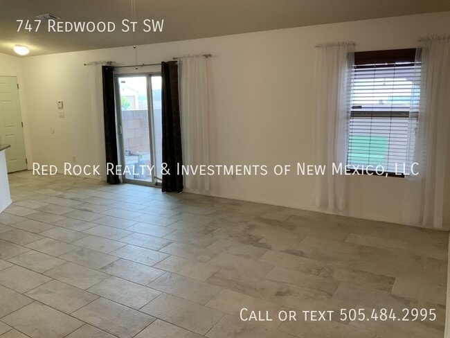 Photo - 747 Redwood St SW