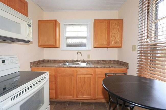 Photo - Sycamore Twp - Charming 2 bed 1 bath bungalow